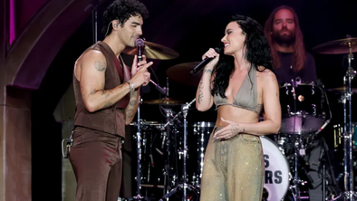 Disney estaria mesmo preparando Camp Rock 3? Jonas Brothers e Demi Lovato reacendem a chama da polêmica