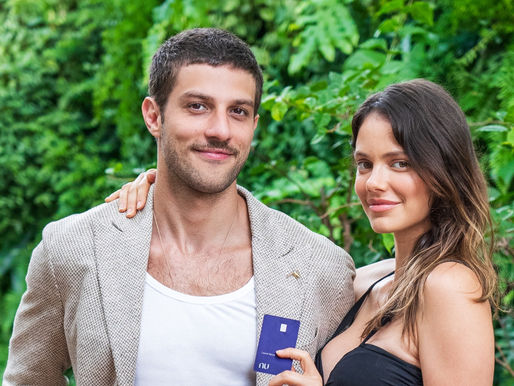 Nubank Ultravioleta anuncia Chay Suede, Laura Neiva e novo time de embaixadores da marca