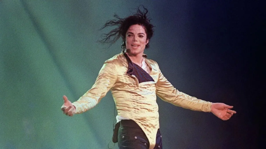 Cinebiografia de Michael Jackson transforma legado em números nas plataformas digitais