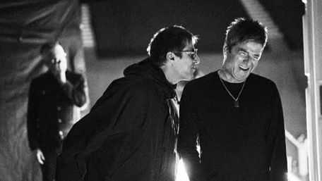 Novo documentário do Oasis mostra o que aconteceu por trás da turnê mais aguardada do rock