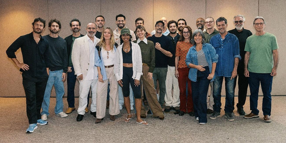 Elenco e direção da série na leitura de roteiro. Créditos: Luca Meola