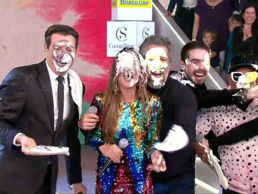 Teleton 2023 bate meta de doações e apresentadores comemoram com tortadas