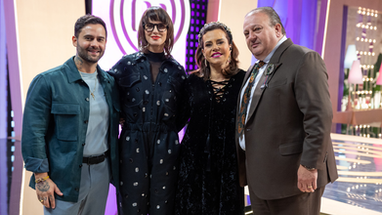 Narcisa Tamborindeguy marca presença na estreia da segunda temporada do MasterChef Confeitaria