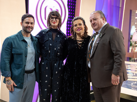 Narcisa Tamborindeguy marca presença na estreia da segunda temporada do MasterChef Confeitaria