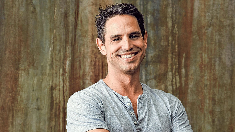 Greg%20Berlanti%2003_edited.jpg