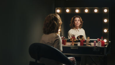 Fernanda Torres troca drama por humor ácido em ‘Os Corretores’: ‘Queria rir do que é sério demais