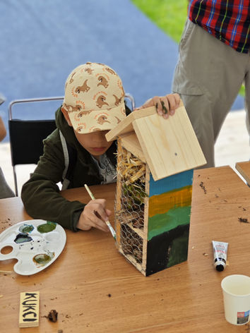 Detalj s radionice Izrada hotela za kukce na FloraArtu