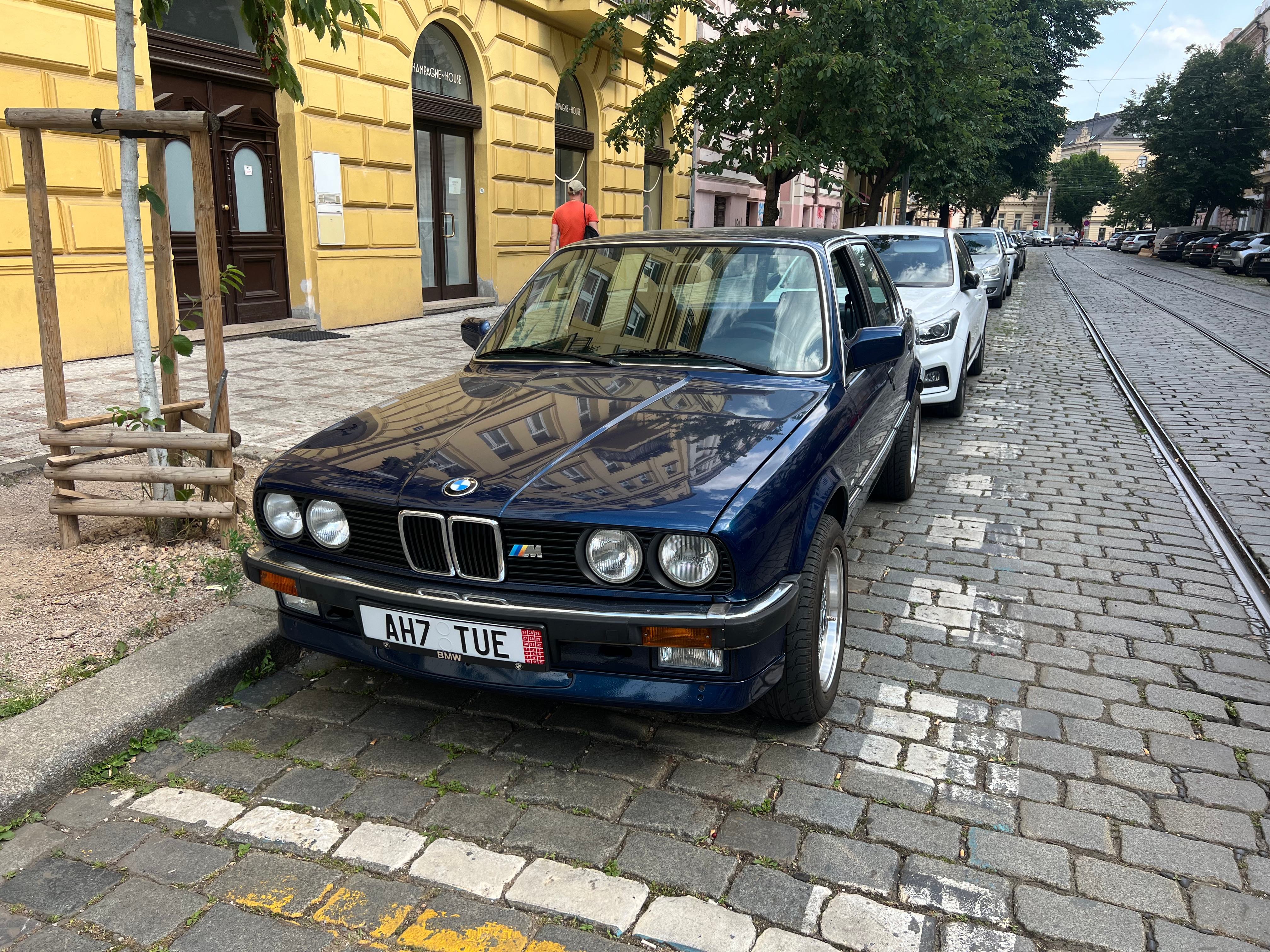 BMW 320i 