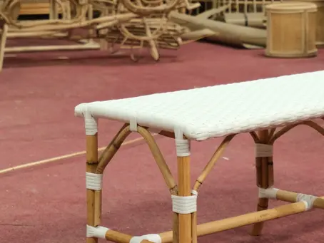 メーカーに会いに行く：手作りラタン家具工房の舞台裏