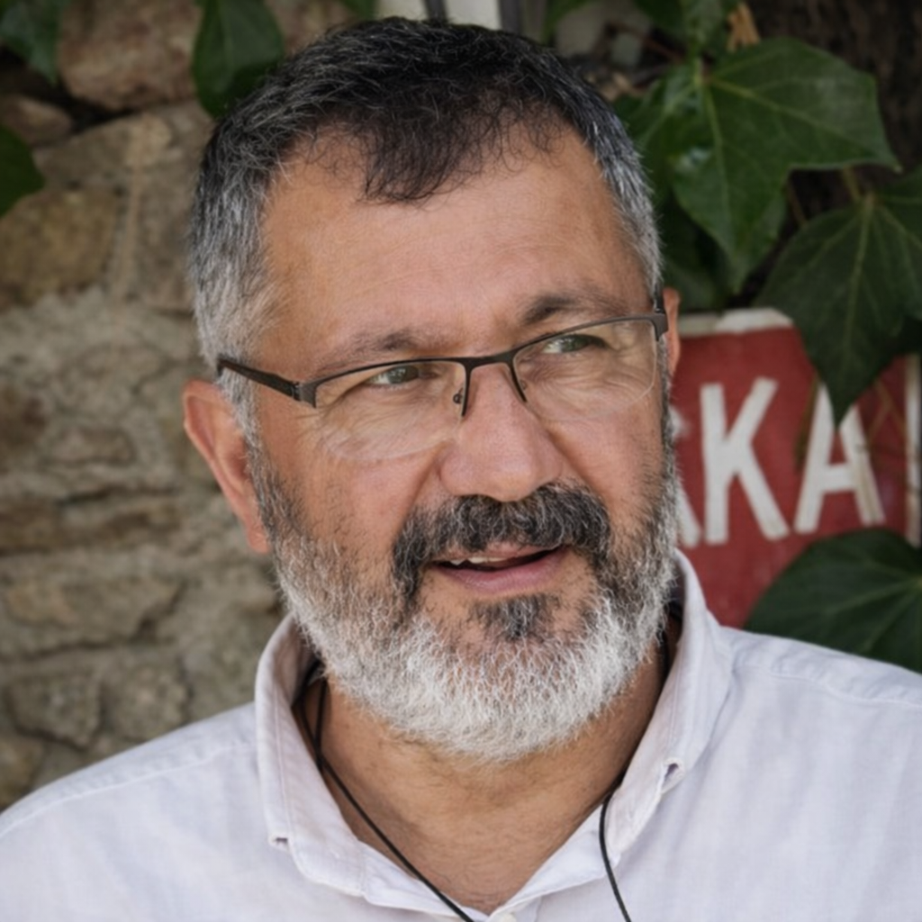 Yazarın fotoğrafı: Ali Tunay 