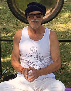 Devpreet, founder of Kundalini Yoga, is a professional trainer, and has been sharing the teachings of Kundalini Yoga for over twelve years. 