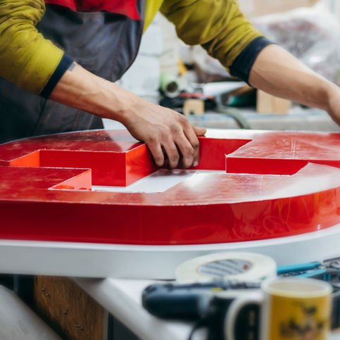 Fabrication d'une enseigne lumineuse
