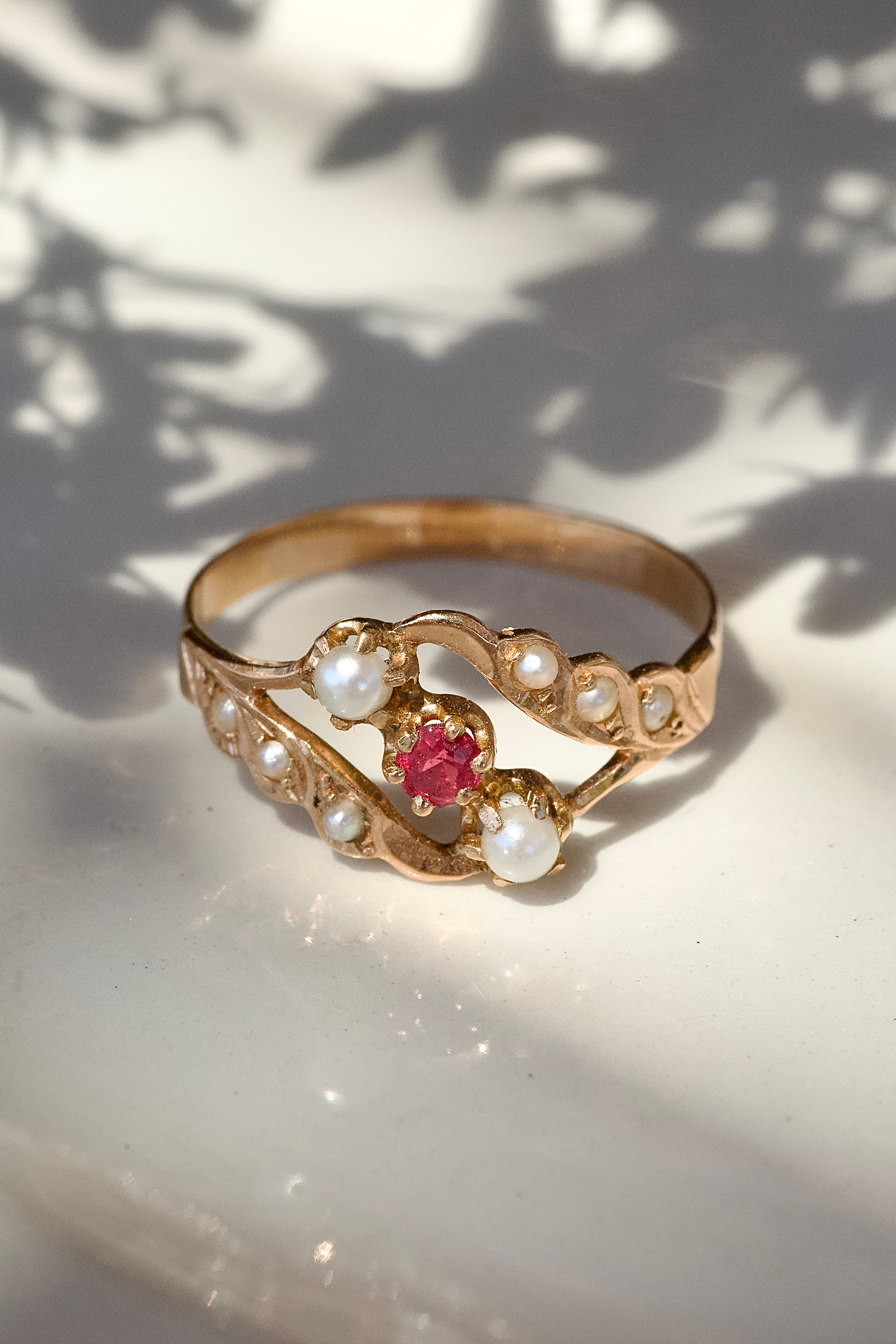 Bague romantique rubis & perles, 19ème s.