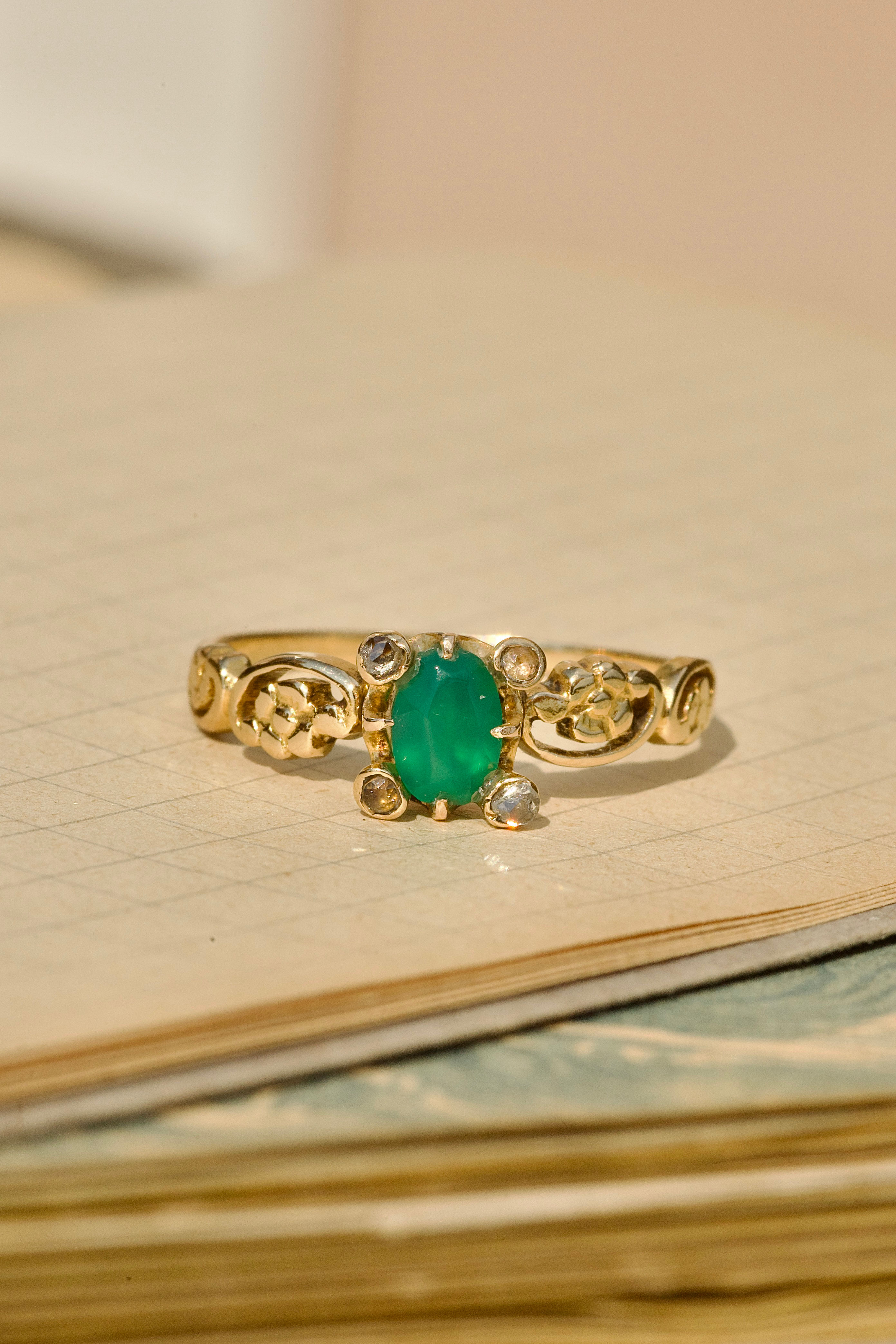 Rare bague calcédoine