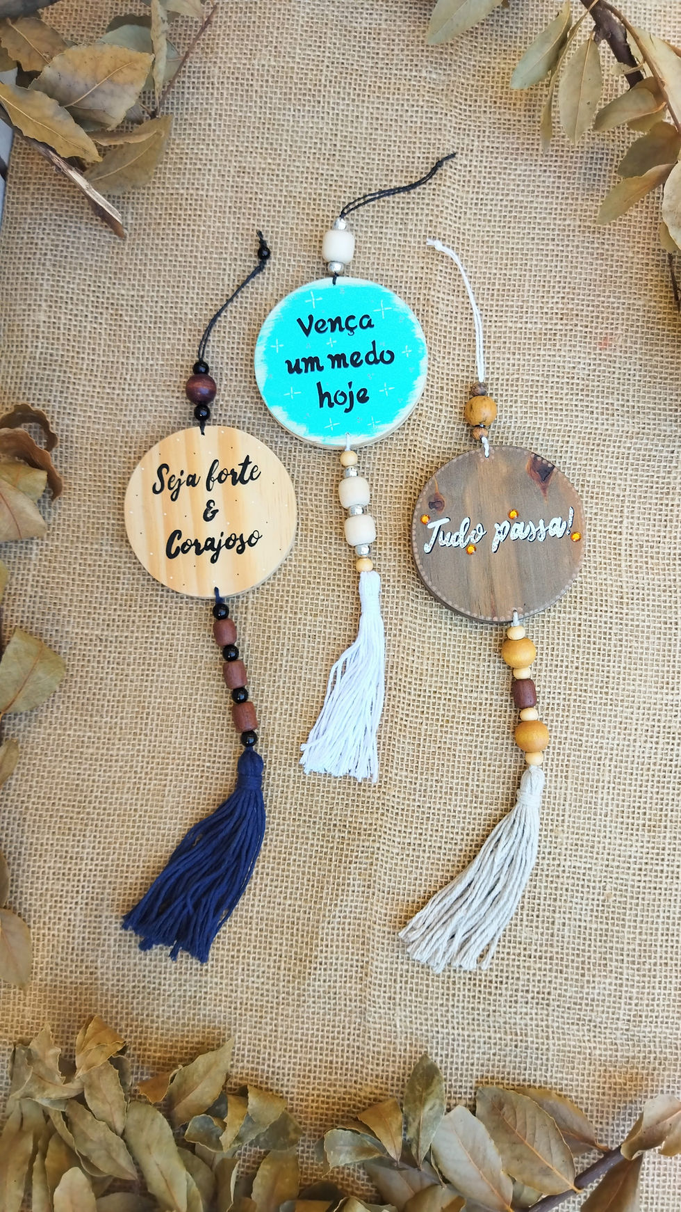 Miniatura: Placa quadro móbile em formato circular com frase personalizada; cores diversas