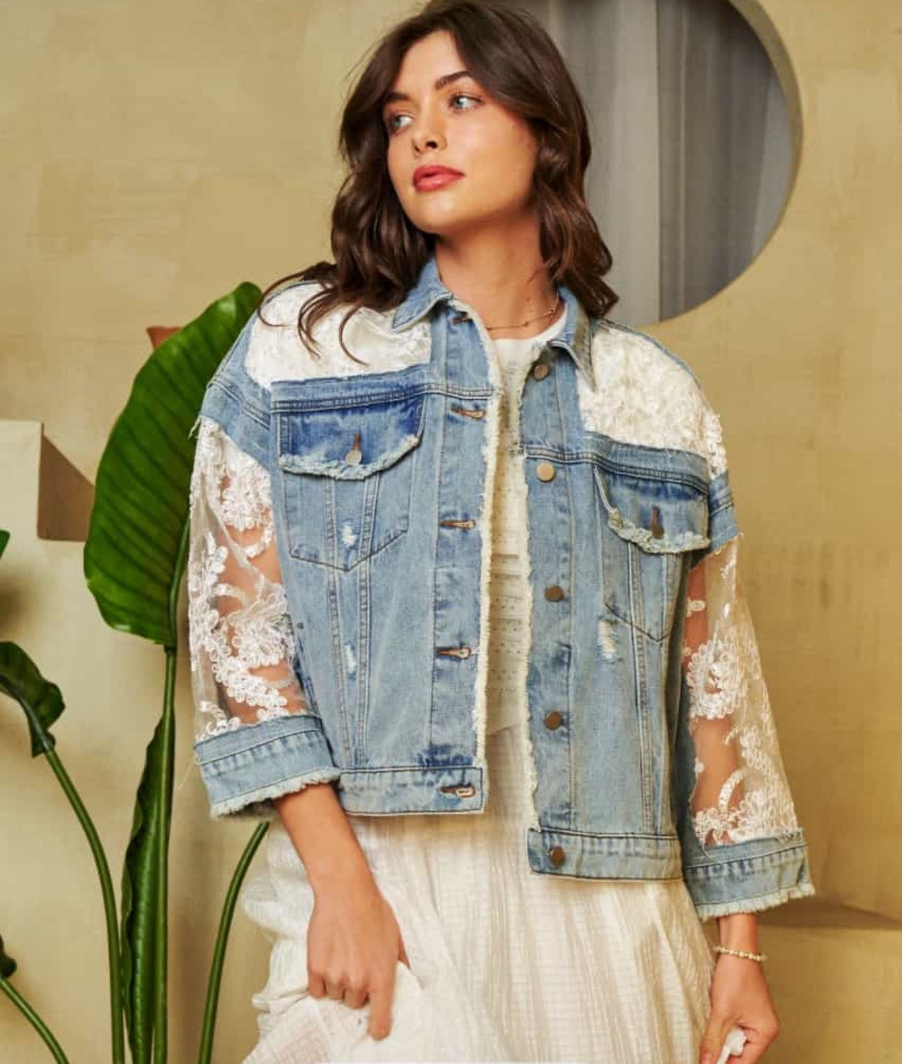 Chamarra denim con encaje 