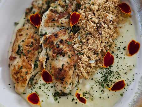 frango-iogurte-creme-batatas-farofa-cebola