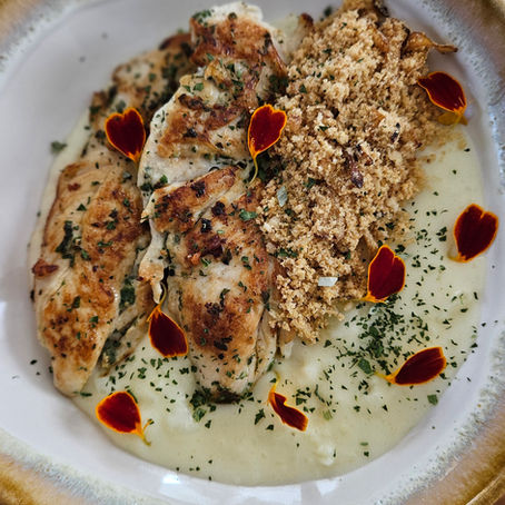 frango-iogurte-creme-batatas-farofa-cebola