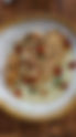 Frango Marinado no Iogurte e Ervas Frescas com Creme de Batatas e Farofa Crocante de Cebola