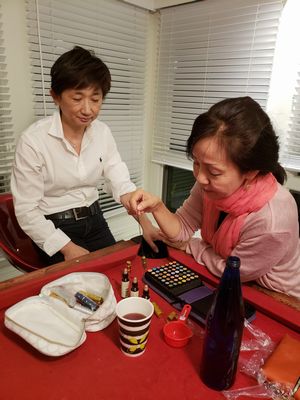 真剣に調合してくれています