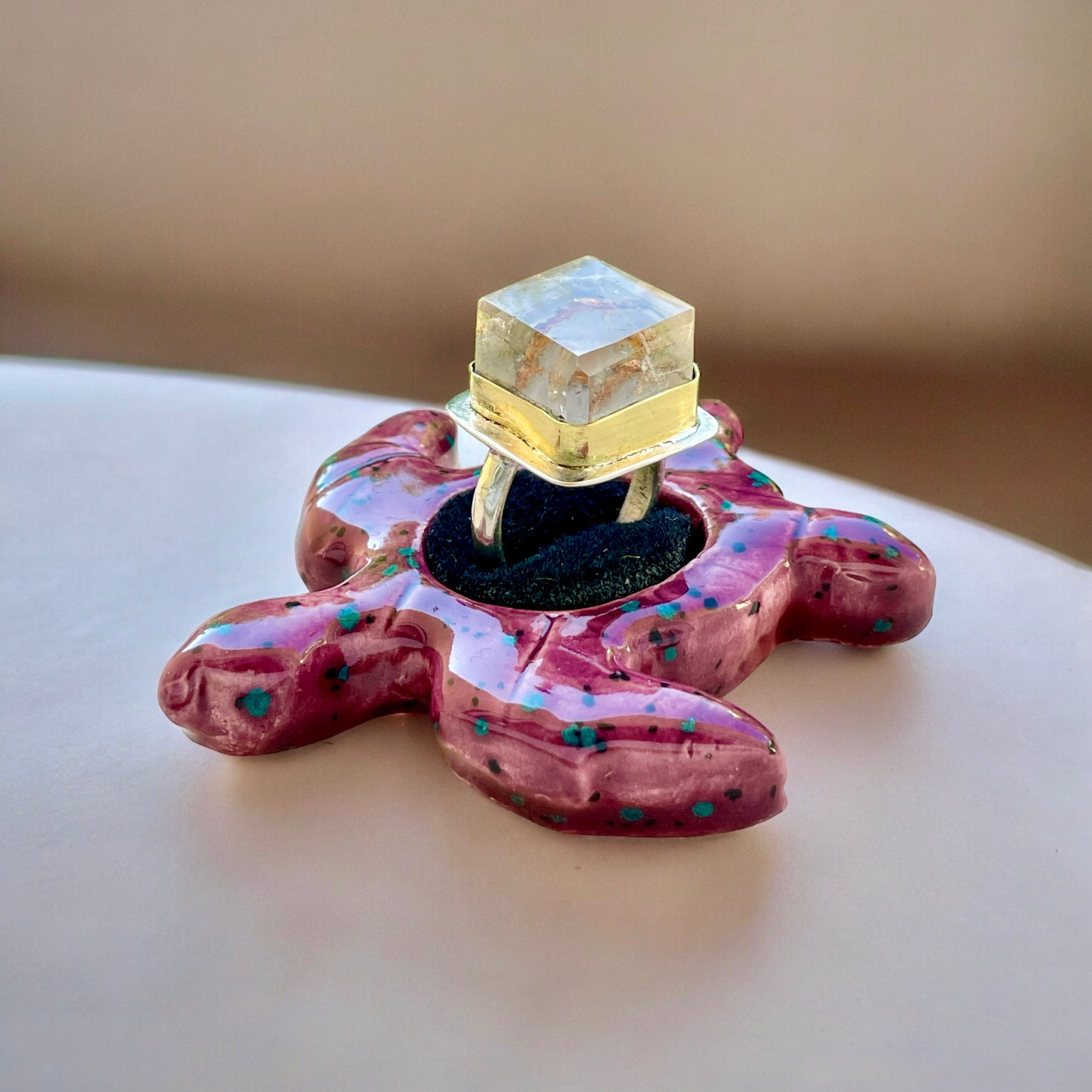 62. Titanyum ve Altın Alaşımlı Kuvars Yüzük