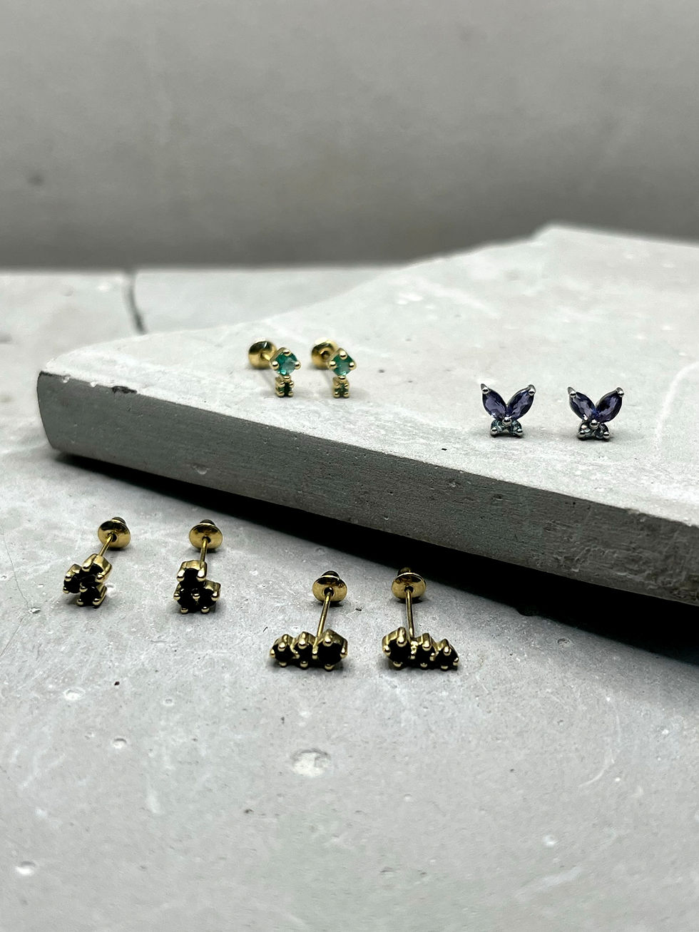 Miniatura: Brinco Trilho três pedras ônix 