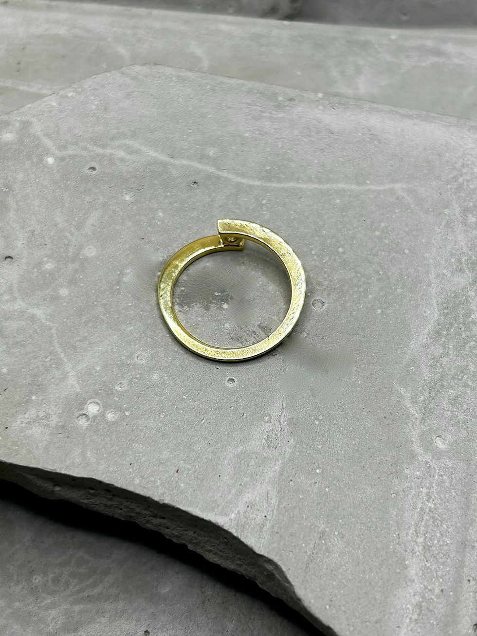 Miniatura: Aliança Mariana aro entrelaçado ao diamante de 15 pontos