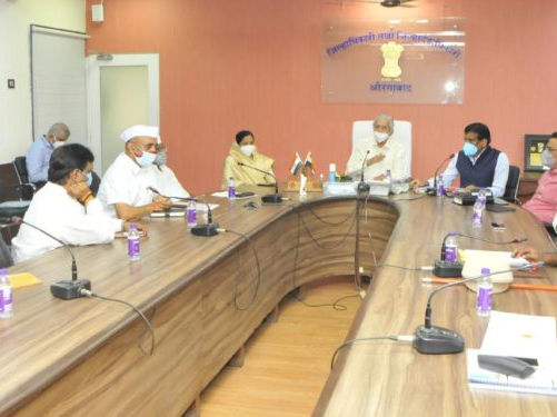 कोरोनाच्या तिसऱ्या लाटेचा धोका लक्षात घेऊन सर्व यंत्रणा सज्ज ठेवावी; पालकमंत्री सुभाष देसाई...