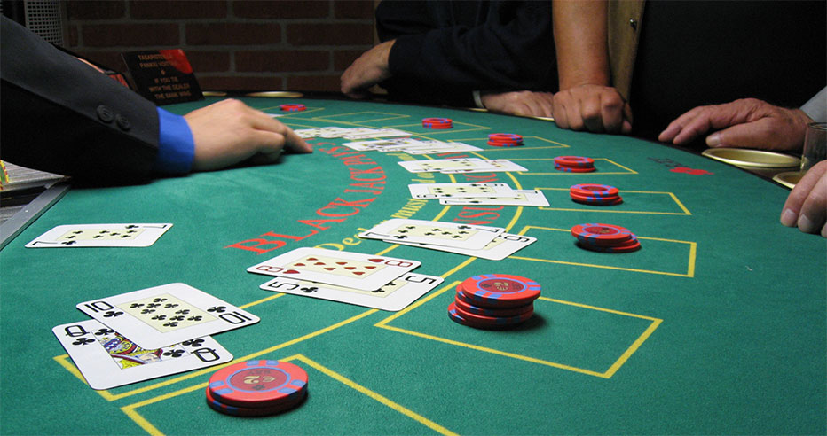 How to play NetEnt's Common Draw Blackjack?