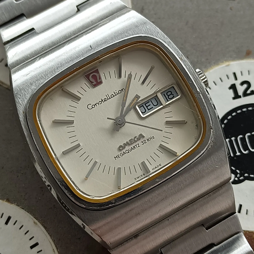 OMEGA 32 kHz TV dial Megaquartz white 