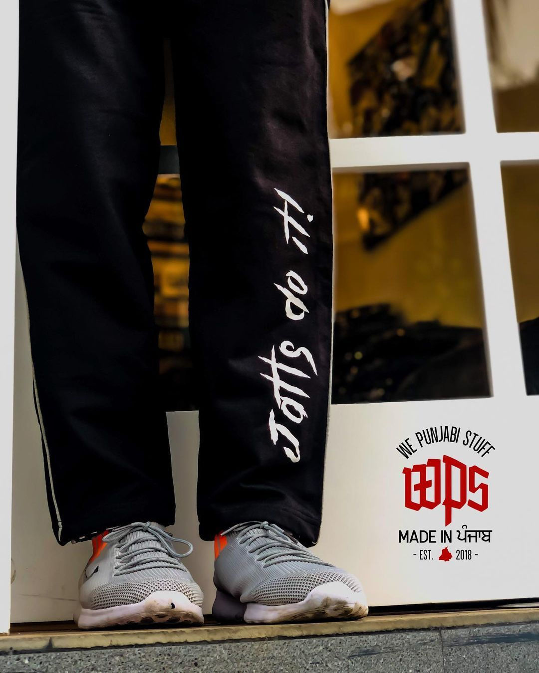 Jatts do it! Black lower Fit: Straight & relaxed fit