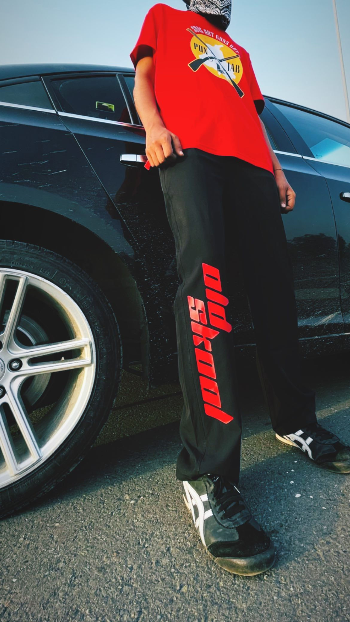 Old Skool  Black lower  Fit: Straight & relaxed fit 