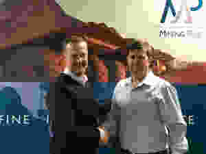 Stuart Jones – Chief Executive Officer, High Purity Quartz & Brad Evans – General Manager, Mining Plus, congratulate each other on the signing of the major contract agreement as part of the long term strategic relationship between HPQ and MP for the development of the mining operation at the Sugarbag Hill Quartz Deposit in Far North Queensland.