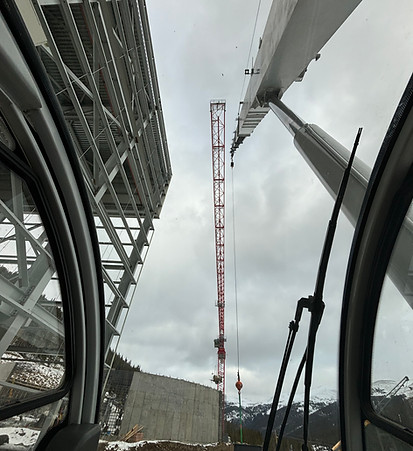 Arena Crane lifting below tower crane