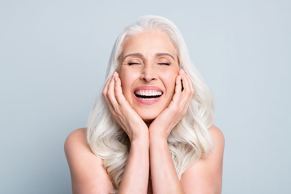 sorriso splendente grazie alle cure dentali all'estero