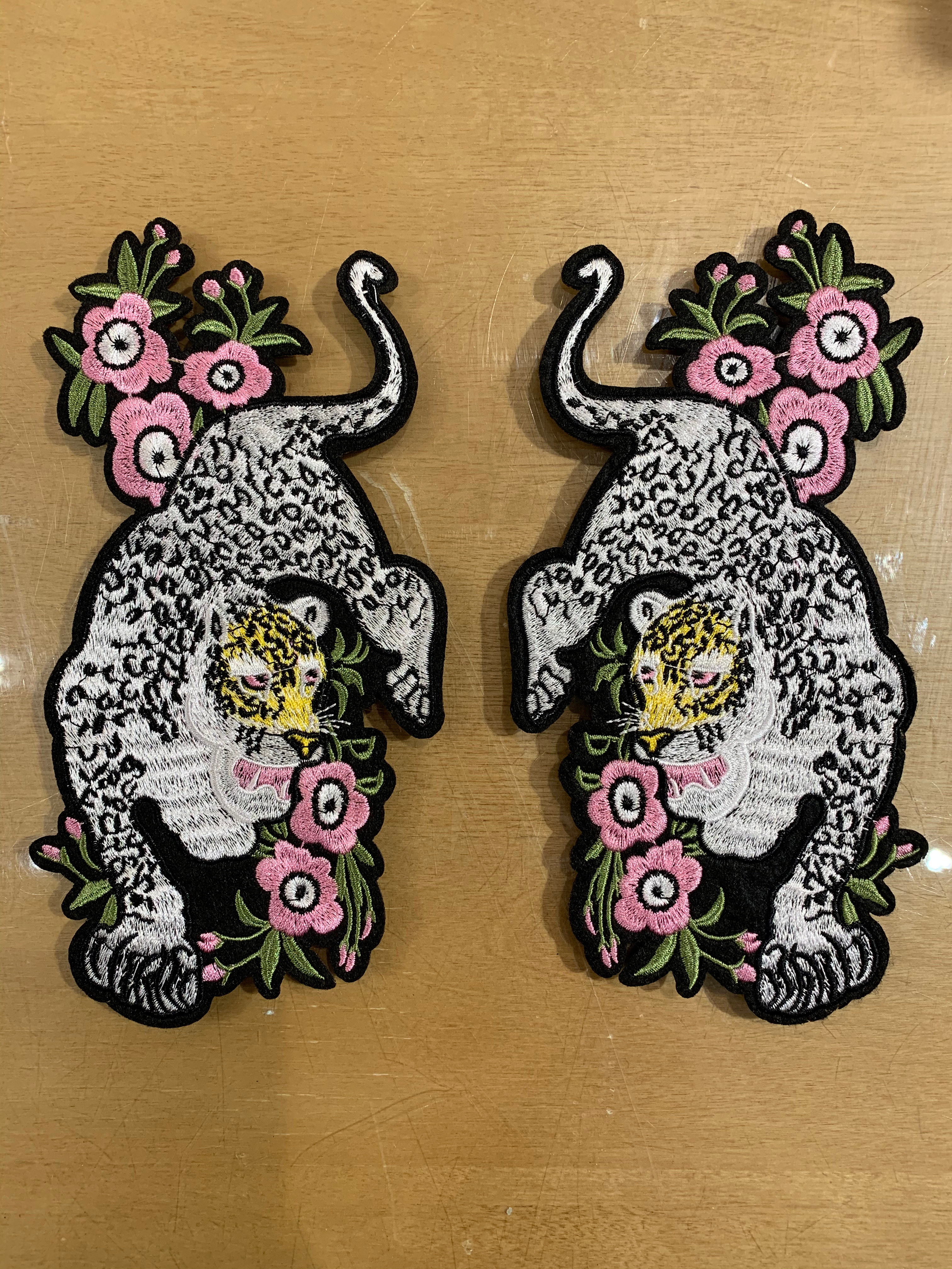 White Tiger Pink Flowers Set