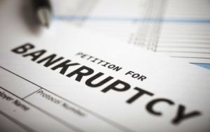 Japan Corporate Bankruptcies Top 10,000 Again as Weak Sentiment and Oil Risks Mount