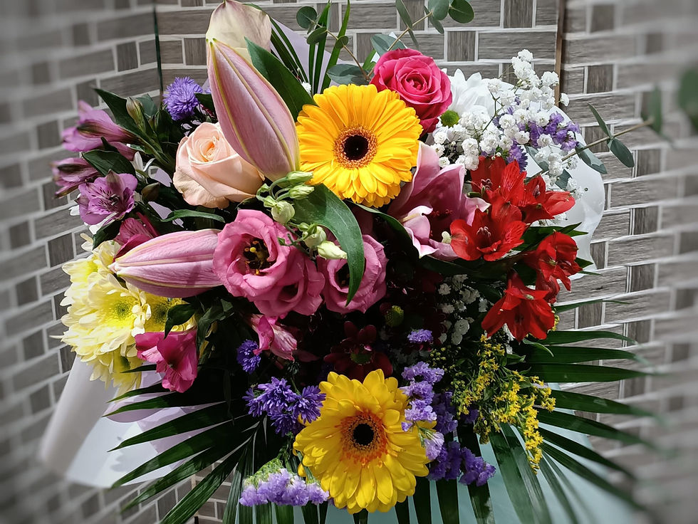 Miniatura: Ramos de flores de colores variados