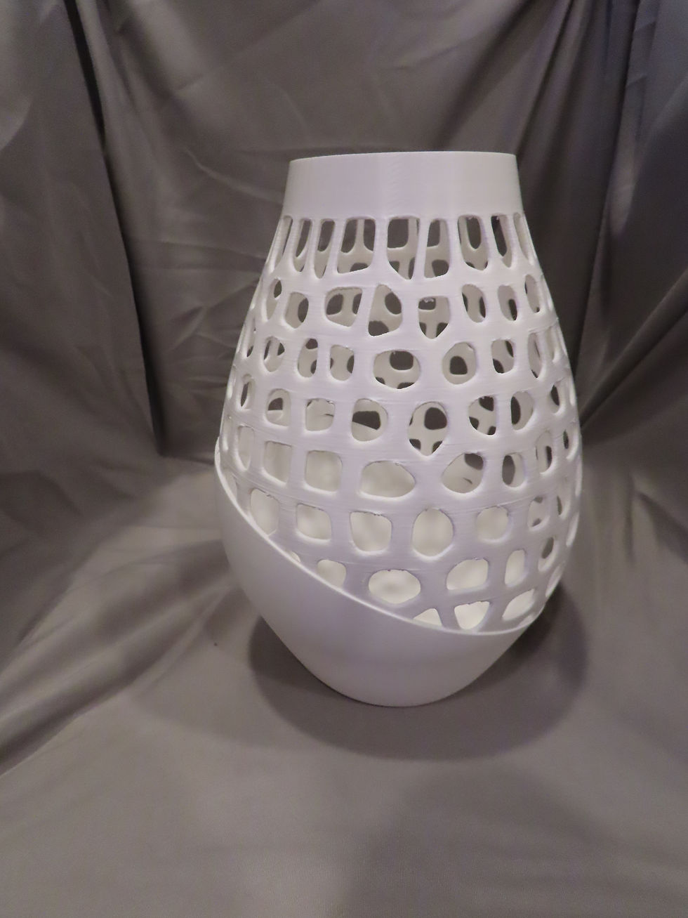 Thumbnail: Decorative Vase - half solid, half Voronoi pattern