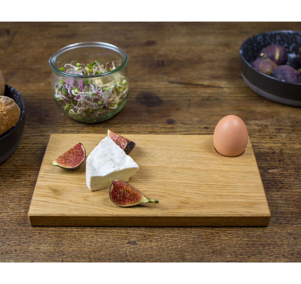 Holzbrett mit Loch für Ei