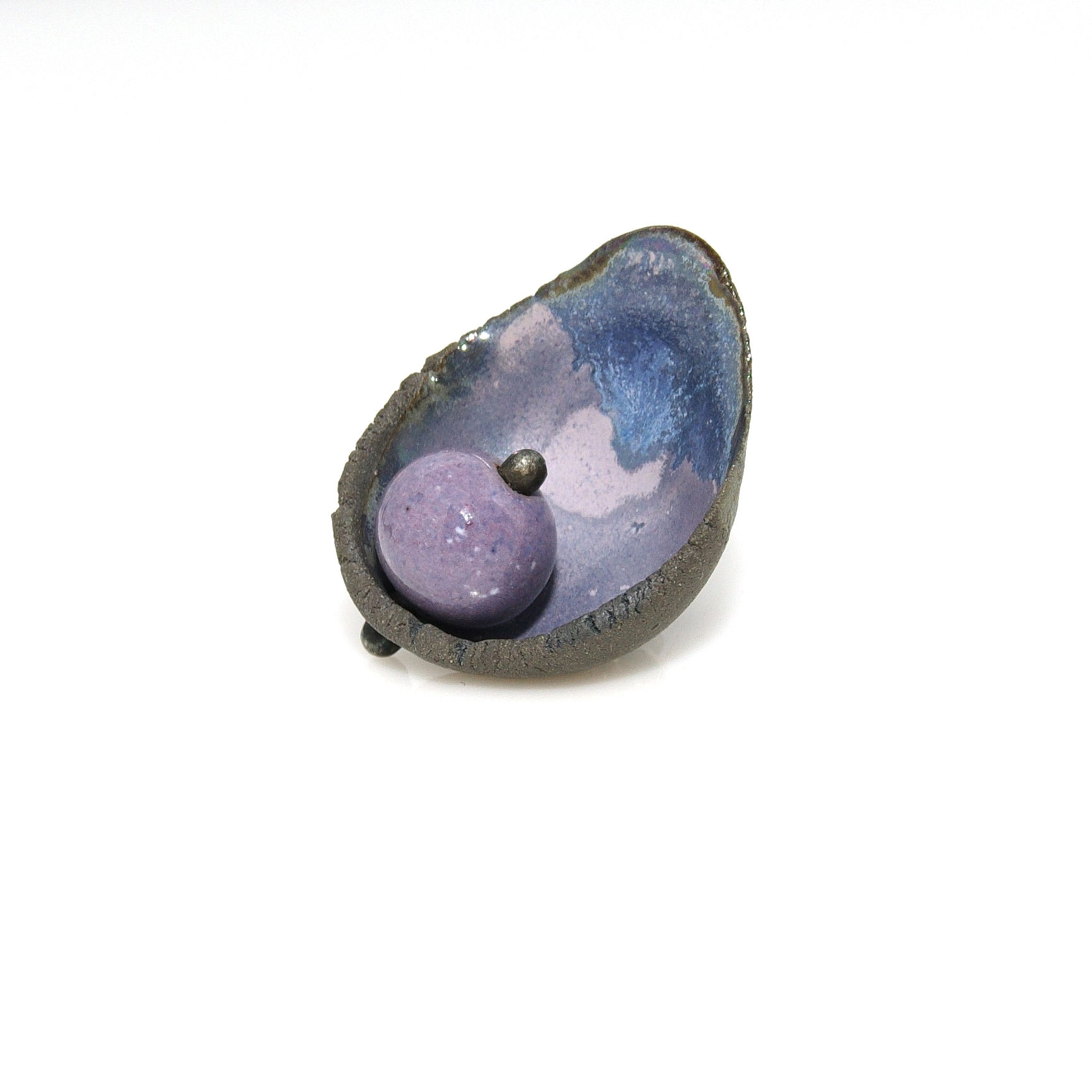 Broșă din ceramică gri