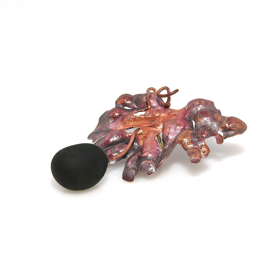 Broșă din cupru oxidat