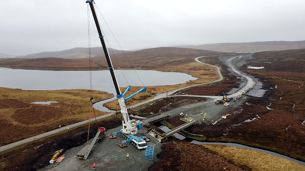 Crane at Burn o Petta Waater, Photo: Viking Energy
