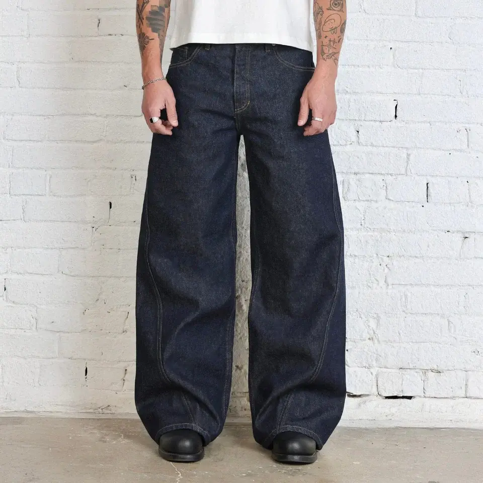 pool house new york raw indigo denim jeans basic white tea shirt jean jacket