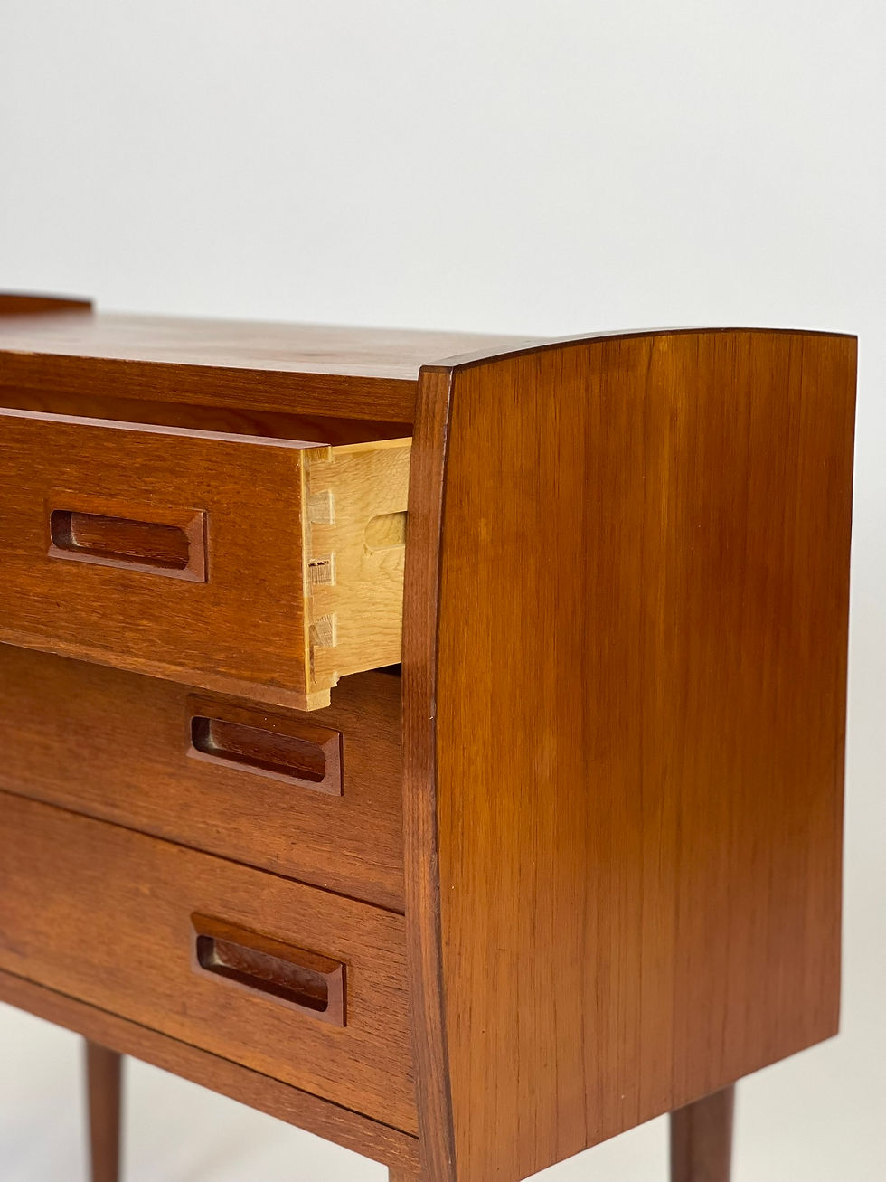 Miniature : Petite commode en teck année 60