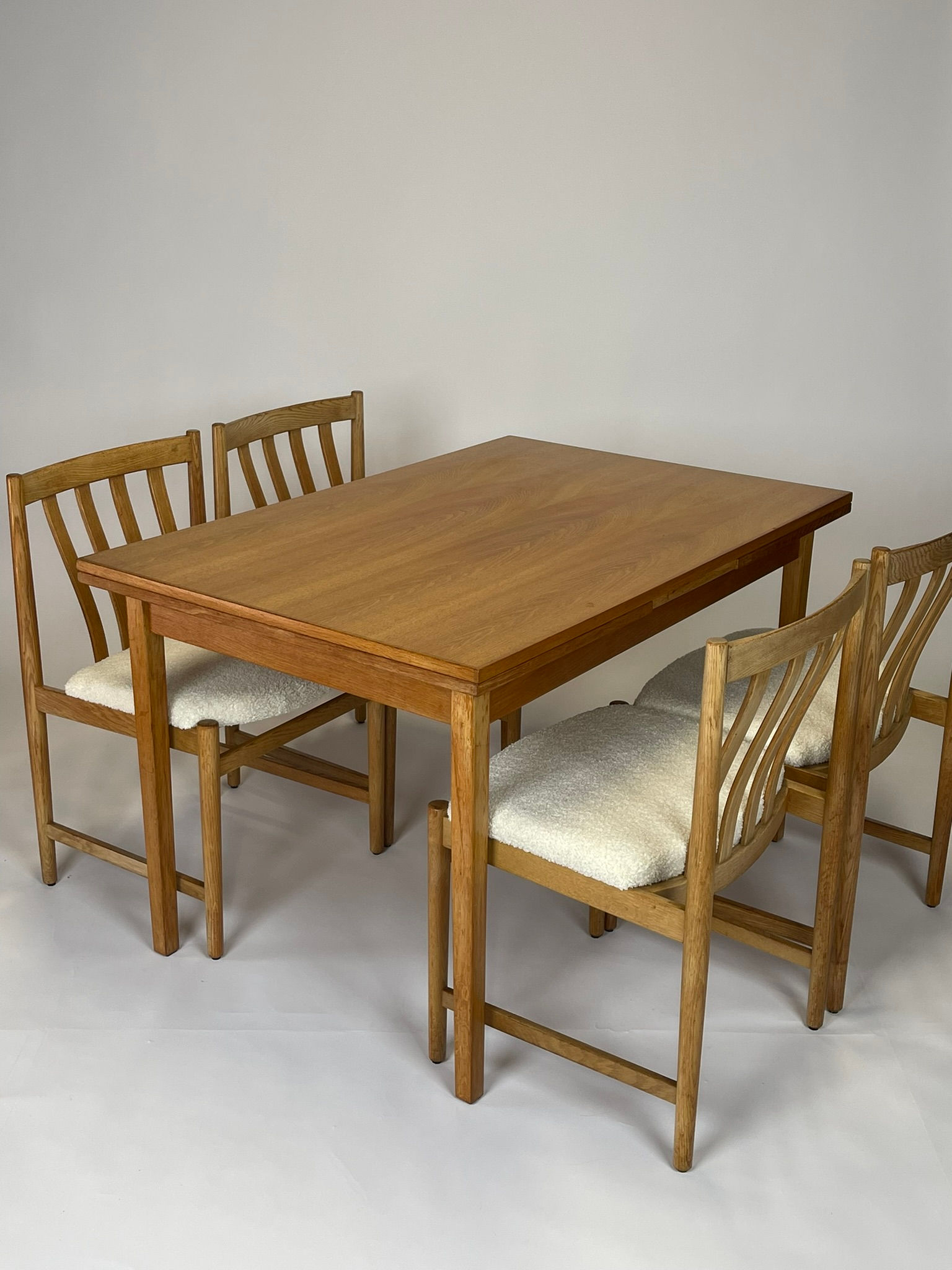 Table de salle à manger scandinave en chêne