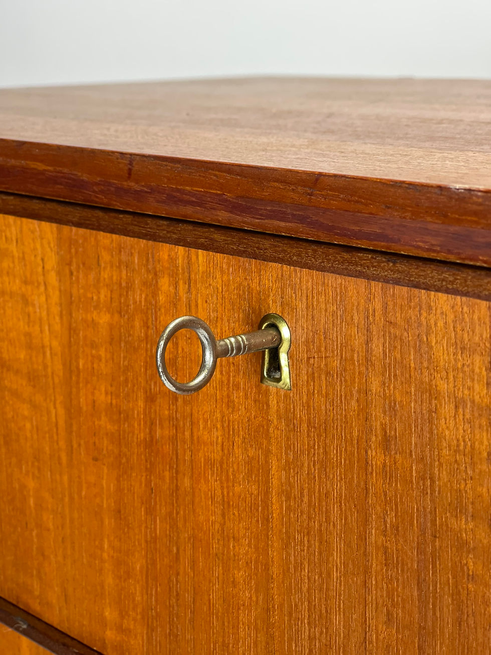Miniature : Grande commode en teck année 60