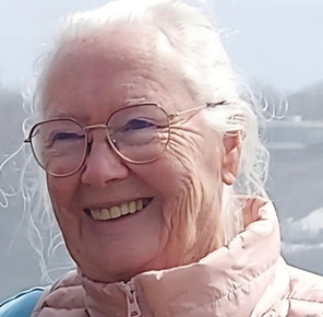 Elizabeth Seward bio photo.jpg