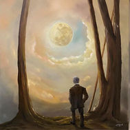 Mann blickt auf großen Mond zwischen Bäumen