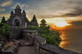 Il tempio di Tana Lot a Uluwatu